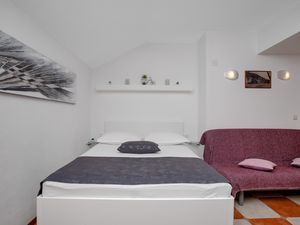 18550352-Ferienwohnung-3-Drasnice-300x225-4