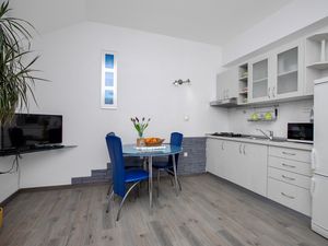 18550586-Ferienwohnung-3-Drasnice-300x225-4