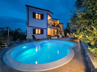 PoolOfHouse
