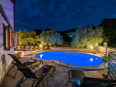 PoolOfHouse