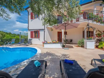 PoolOfHouse
