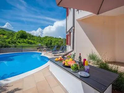 PoolOfHouse