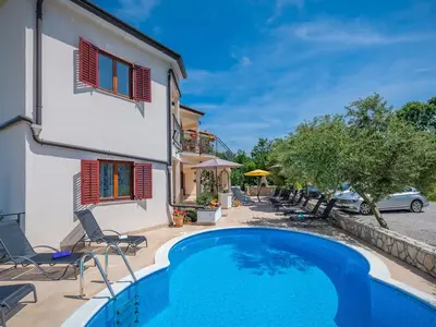 PoolOfHouse