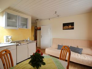 18115349-Ferienwohnung-4-Dresden-300x225-2