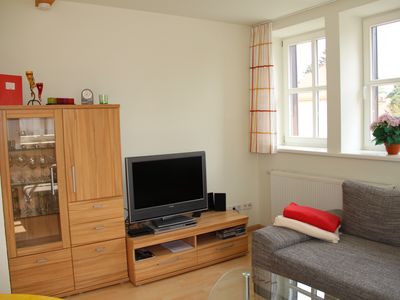 Couch, Schrank mit TV