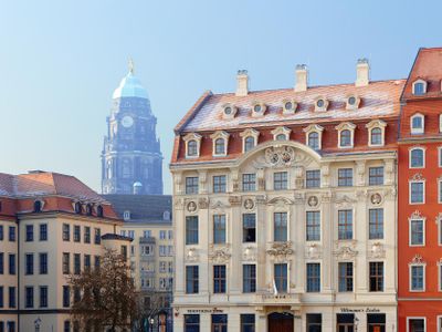 Aussenansicht mit Rathausblick