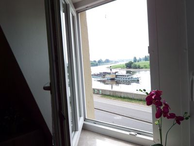Blick aus dem Fenster zur Elbe