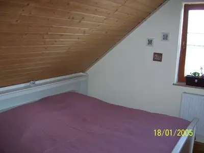 Schlafzimmer mit Doppelbett