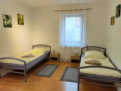 Schlafzimmer 2 (getr. Betten)