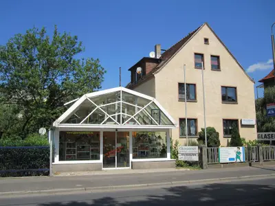Hausansicht von Straße