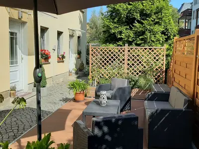 Blick auf die Eingangsbereiche der Apartments