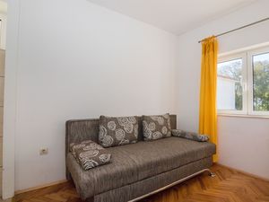 23941051-Ferienwohnung-4-Drvenik-300x225-4