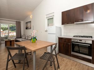 Ferienwohnung für 4 Personen (55 m²) in Drvenik