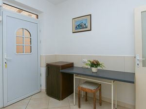 18324037-Ferienwohnung-11-Drvenik-300x225-3