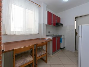 18322154-Ferienwohnung-5-Drvenik-300x225-5