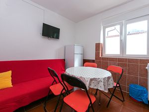 18323246-Ferienwohnung-3-Drvenik-300x225-1