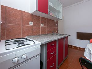 18323246-Ferienwohnung-3-Drvenik-300x225-4