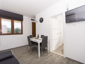 21757427-Ferienwohnung-4-Drvenik Veliki-300x225-4