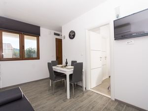 24058531-Ferienwohnung-4-Drvenik Veliki-300x225-5