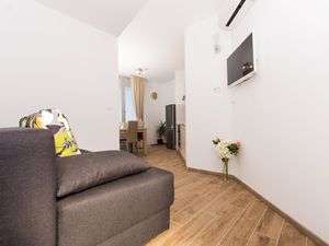 24058533-Ferienwohnung-4-Drvenik Veliki-300x225-5