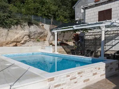 PoolOfHouse