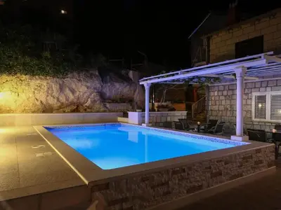 PoolOfHouse