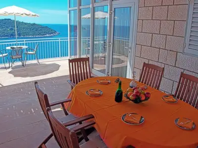 DiningRoom