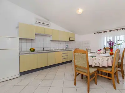 Ferienwohnung für 10 Personen (160 m²) in Duće 2/10