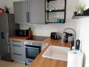 23831154-Ferienwohnung-4-Düsseldorf-300x225-2