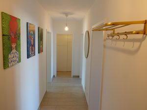 23831154-Ferienwohnung-4-Düsseldorf-300x225-5