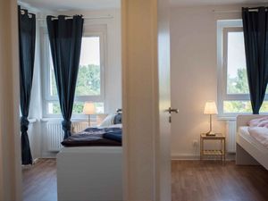 22493687-Ferienwohnung-7-Düsseldorf-300x225-1