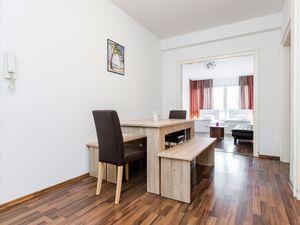 22365015-Ferienwohnung-3-Düsseldorf-300x225-1