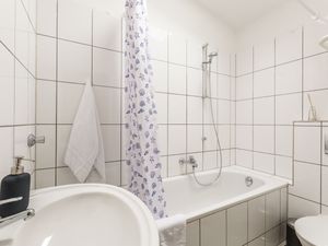 22649109-Ferienwohnung-7-Düsseldorf-300x225-4