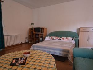 23932040-Ferienwohnung-8-Dugi Rat-300x225-4