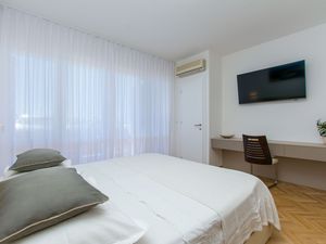 23940959-Ferienwohnung-7-Dugi Rat-300x225-5