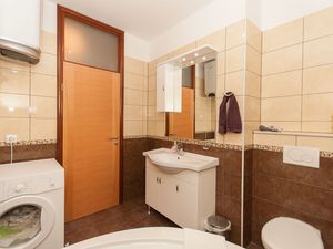 23941843-Ferienwohnung-7-Dugi Rat-300x225-2