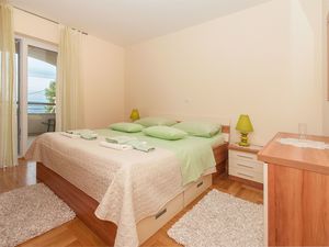 23941843-Ferienwohnung-7-Dugi Rat-300x225-3