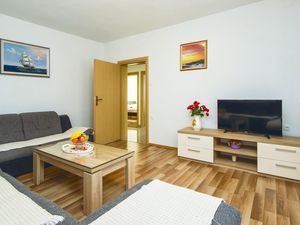 23708950-Ferienwohnung-8-Dugi Rat-300x225-1