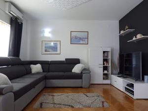 23725708-Ferienwohnung-4-Dugi Rat-300x225-1