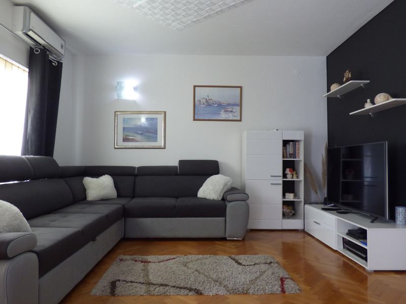 23725708-Ferienwohnung-4-Dugi Rat-800x600-1