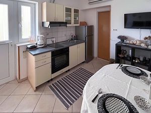 23747607-Ferienwohnung-2-Dugi Rat-300x225-4