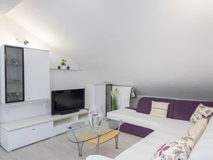 23761878-Ferienwohnung-5-Dugi Rat-300x225-2