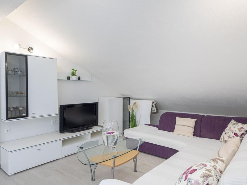 23761878-Ferienwohnung-5-Dugi Rat-800x600-2