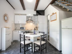 18323182-Ferienwohnung-6-Dugi Rat-300x225-1