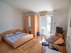 18322373-Ferienwohnung-4-Dugi Rat-300x225-1