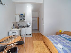 18322373-Ferienwohnung-4-Dugi Rat-300x225-2