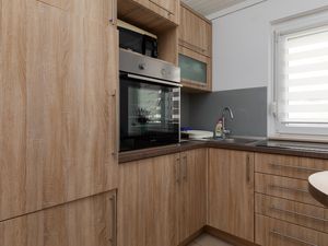 18322362-Ferienwohnung-6-Dugi Rat-300x225-3