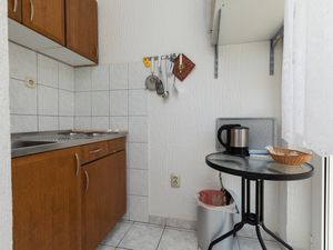 18323921-Ferienwohnung-4-Dugi Rat-300x225-1