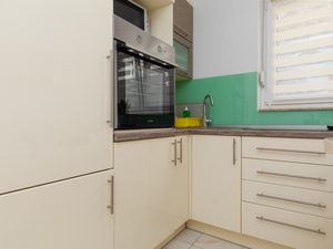 18322969-Ferienwohnung-7-Dugi Rat-300x225-3