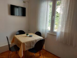 18511530-Ferienwohnung-4-Dugi Rat-300x225-2